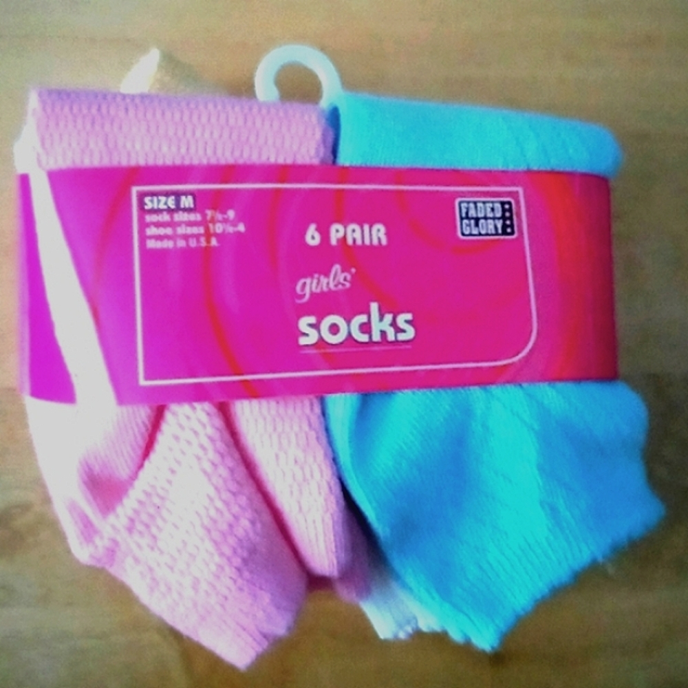 Cute 🩷 6-Pairs Girl's Faded Glory Socks Size M